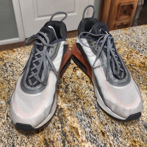 Rare Nike Air Max 270 Sneakers CV8835-001 Size 10 US main image 15
